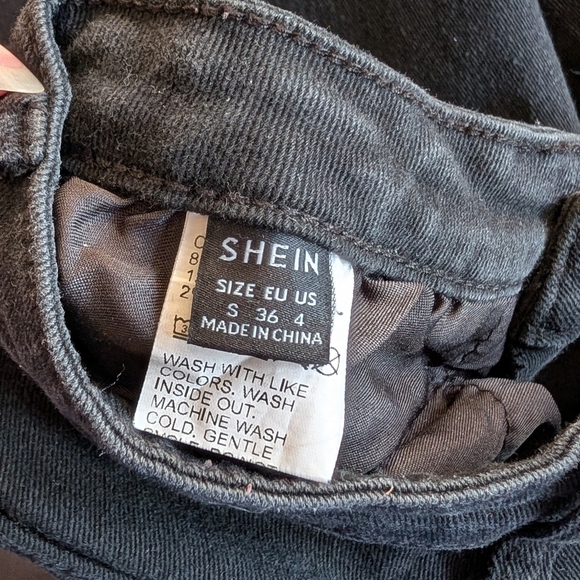 🖤 Black Flare Jeans - Picture 2 of 4